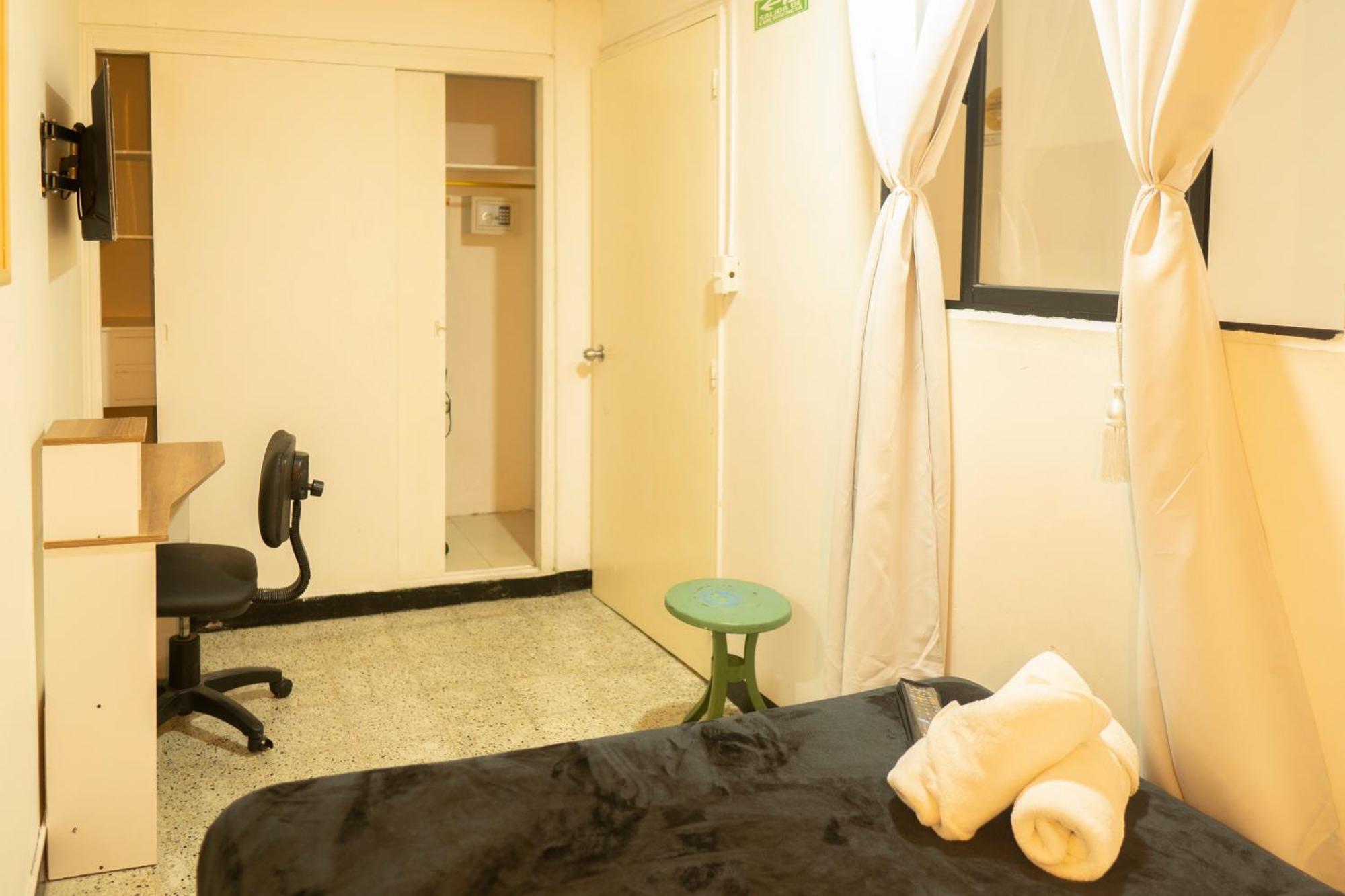 Africa House-Casa Hotel Laureles-La70 Medellín Eksteriør bilde