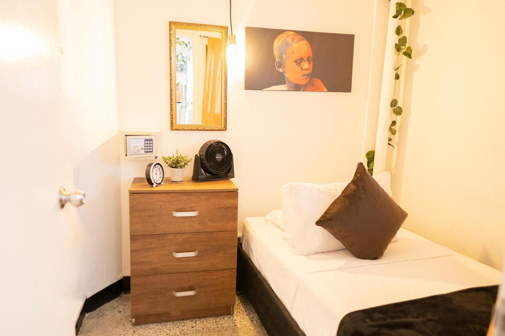 Africa House-Casa Hotel Laureles-La70 Medellín Eksteriør bilde