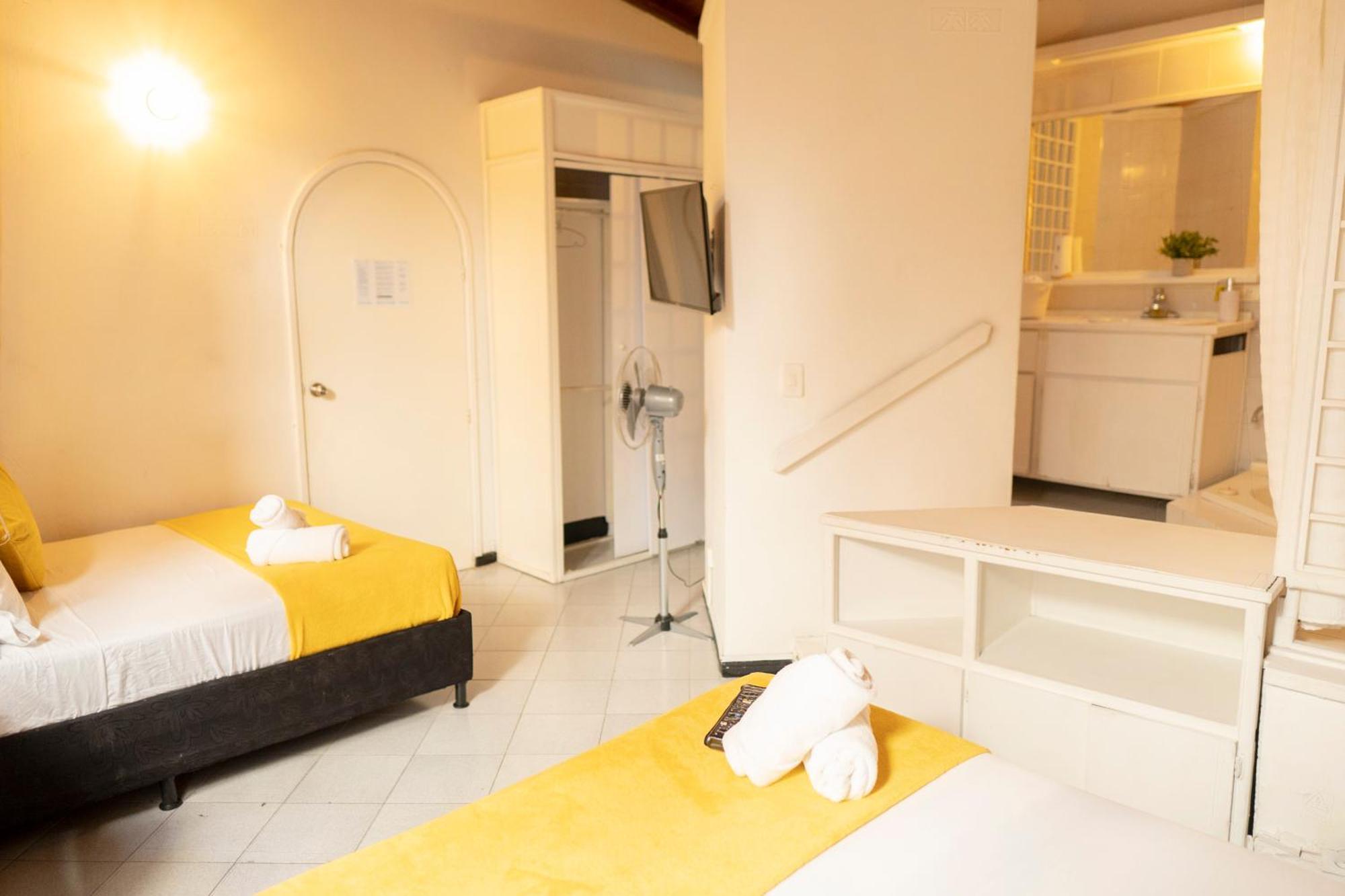 Africa House-Casa Hotel Laureles-La70 Medellín Eksteriør bilde