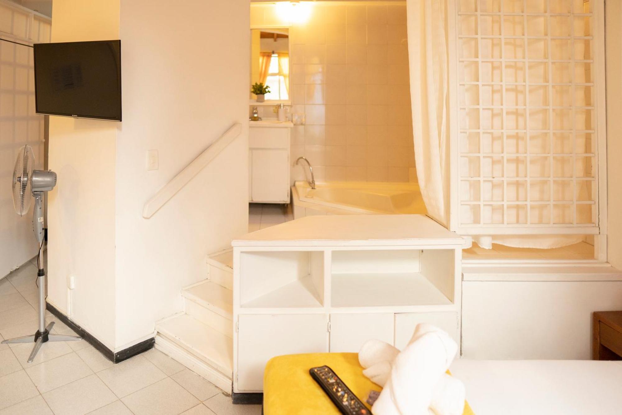 Africa House-Casa Hotel Laureles-La70 Medellín Eksteriør bilde
