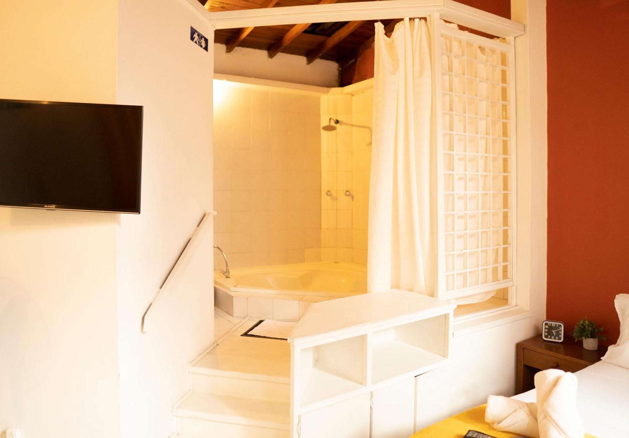 Africa House-Casa Hotel Laureles-La70 Medellín Eksteriør bilde