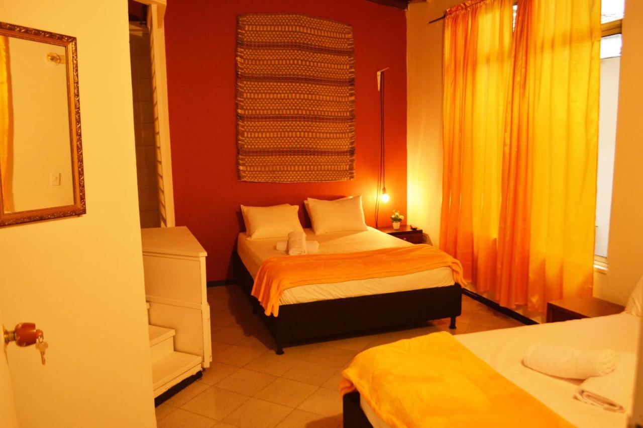 Africa House-Casa Hotel Laureles-La70 Medellín Eksteriør bilde
